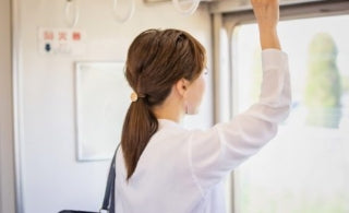 通勤・通学時間を有効活用しトレーニング!会社や学校に向かうまでや電車でできる簡単トレーニングをご紹介!